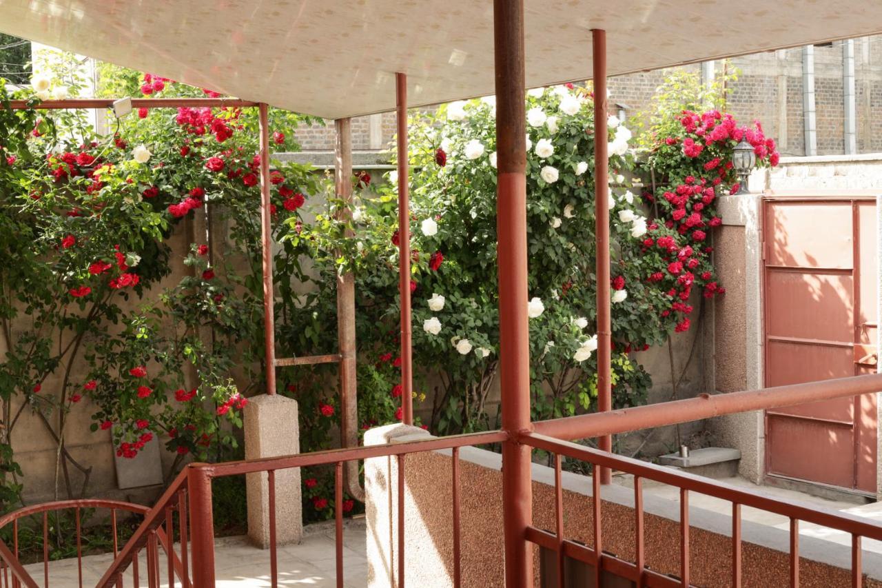 Styopa Hotel Yerevan Exterior foto